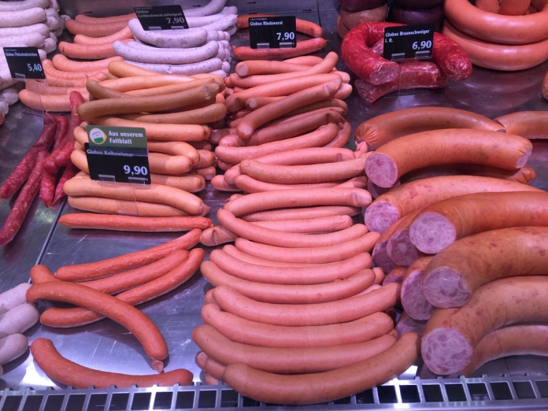 charcuterie--min_sausages_meat_butchery-1069321